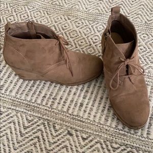 Zip up light brown boots